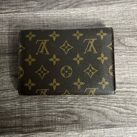 Louis Vuitton Alexandra Monogram Trifold Wallet - Picture 2 of 12